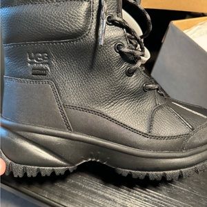 Ugg Yose winter/snow boot